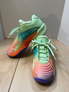 Jordan Luka 3 Blurred Vision Vapor
Green Sneakers HQ4255-300 Women’s Size 9